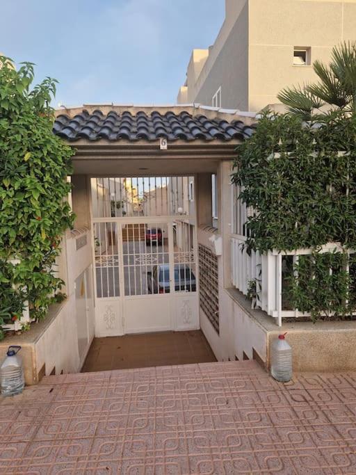 Magnifico Chalet Adosado En Torrevieja, Alicante. Exterior photo